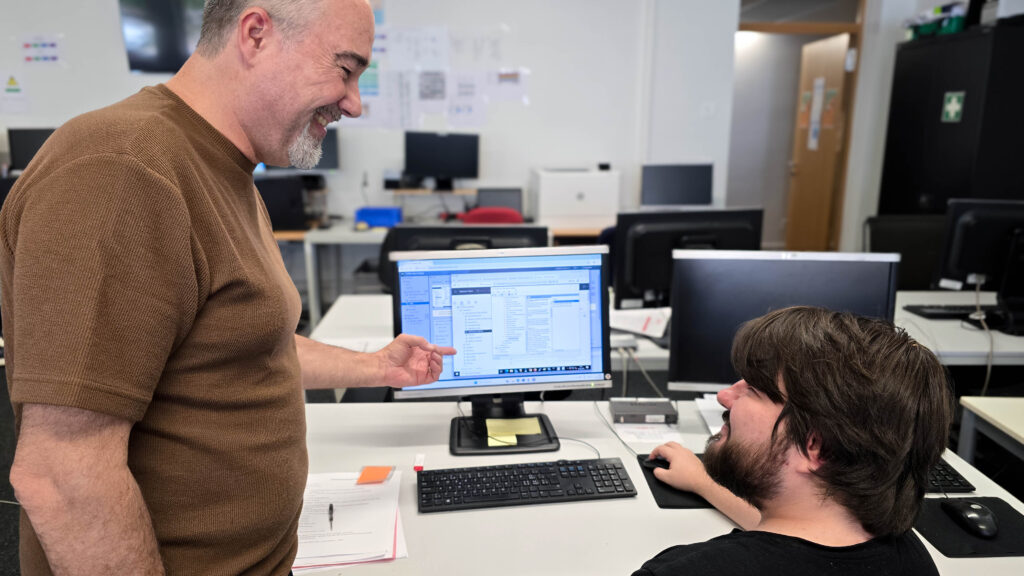 Derrière les serveurs : remettre les compétences (et la confiance) en réseau avec IT4Net 10 Emploi Lausanne | Derrière les serveurs : remettre les compétences (et la confiance) en réseau avec IT4Net Stéphane Mottier et Gregory projet aux bureaux d'IT4Net